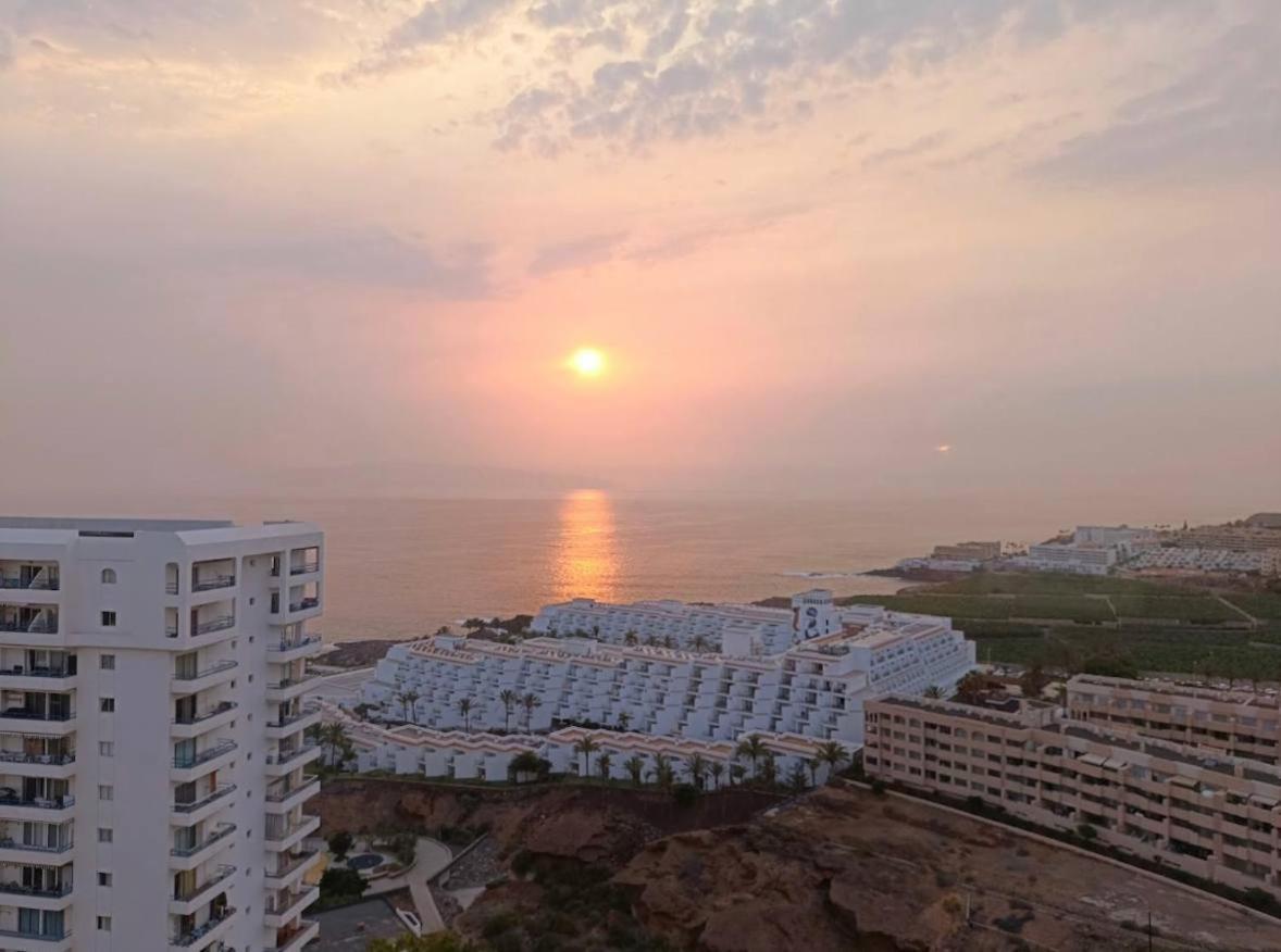 Sunset Haven: Amazing Apartment with Relaxing Ambiance and Scenic Views Costa Adeje  Exterior photo